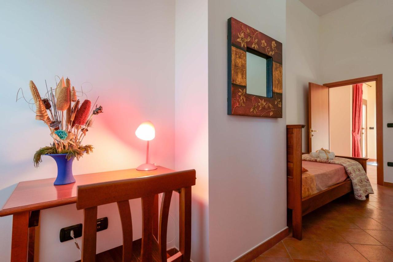 Bed And Breakfast Cairoli Exclusive Room San Pietro Vernotico Exterior foto