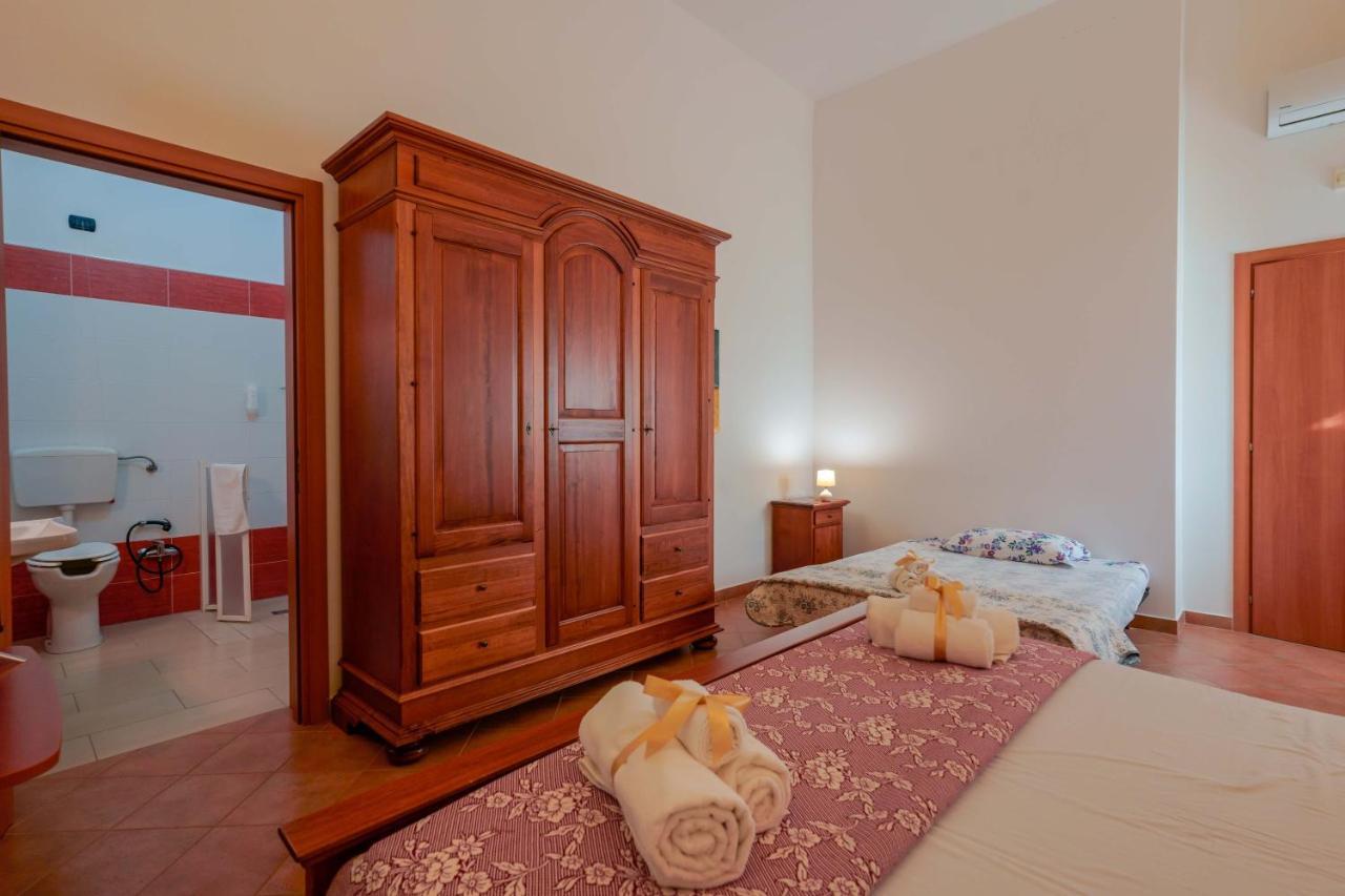Bed And Breakfast Cairoli Exclusive Room San Pietro Vernotico Exterior foto