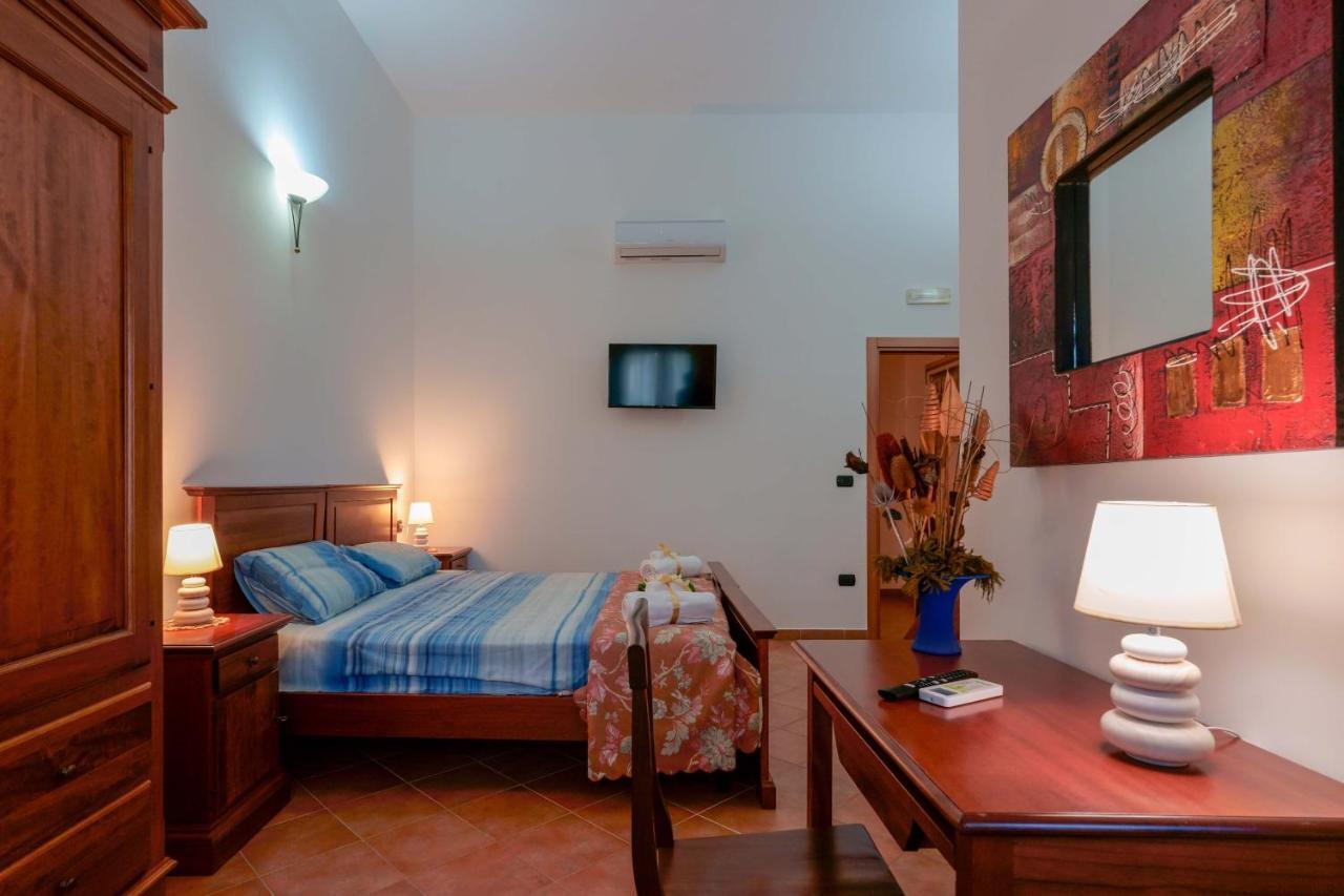 Bed And Breakfast Cairoli Exclusive Room San Pietro Vernotico Exterior foto